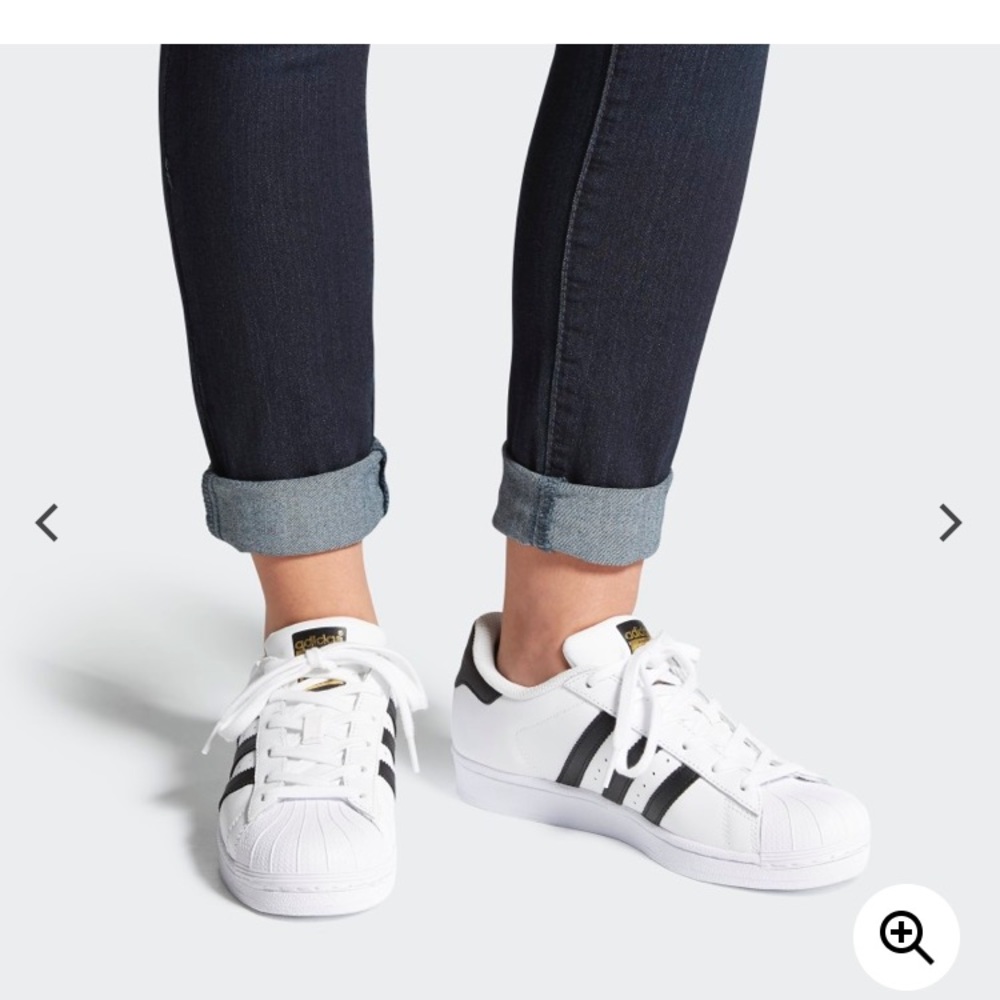 Adidas Superstar sneakers sz 7